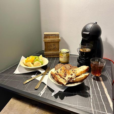 Le Lutz Apartment นีมส์ ภายนอก รูปภาพ