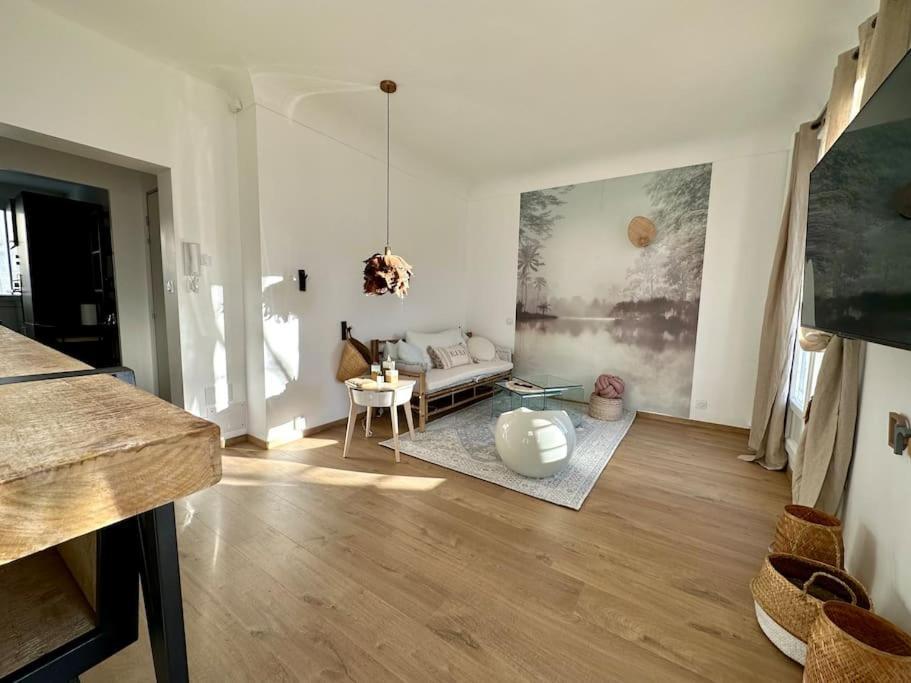 Le Lutz Apartment นีมส์ ภายนอก รูปภาพ