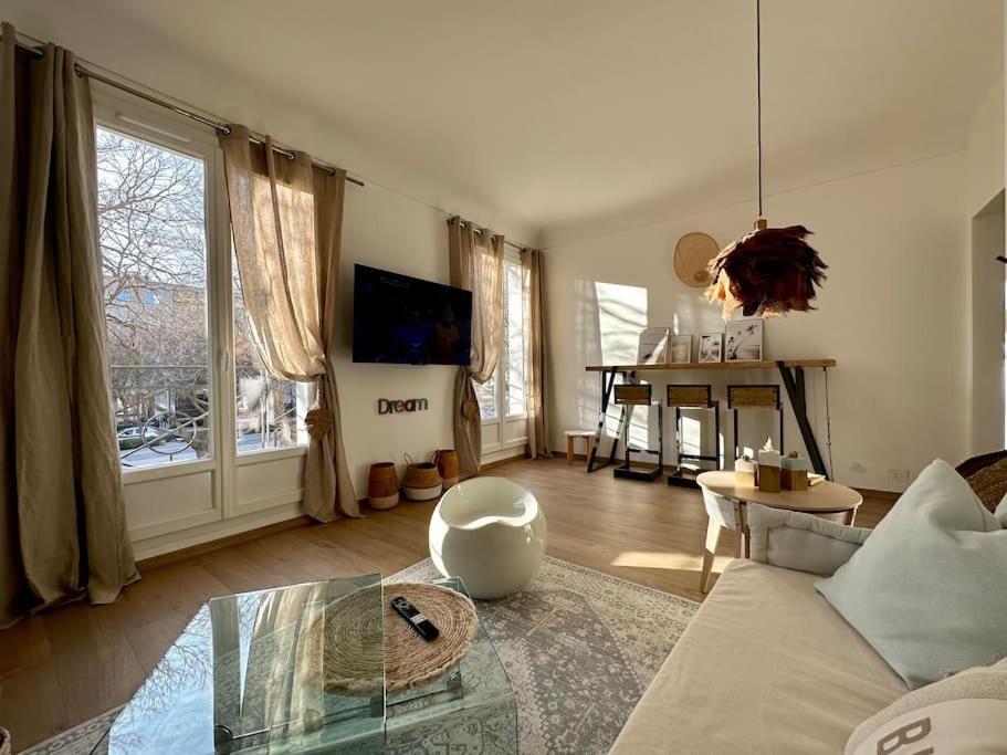 Le Lutz Apartment นีมส์ ภายนอก รูปภาพ