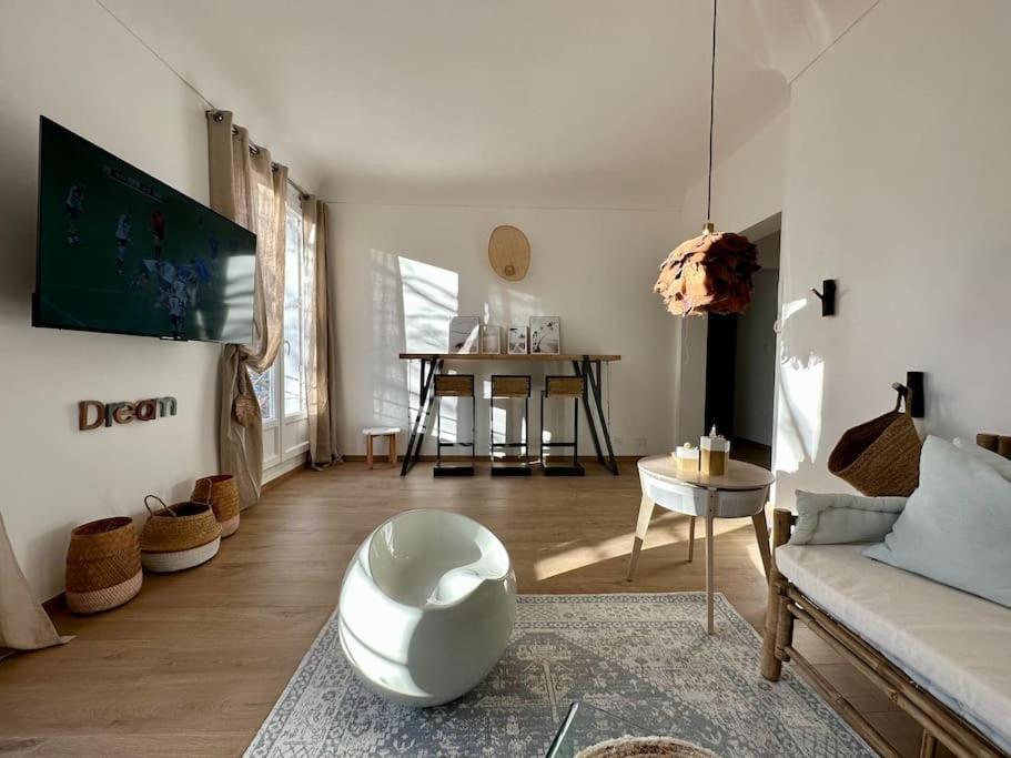 Le Lutz Apartment นีมส์ ภายนอก รูปภาพ