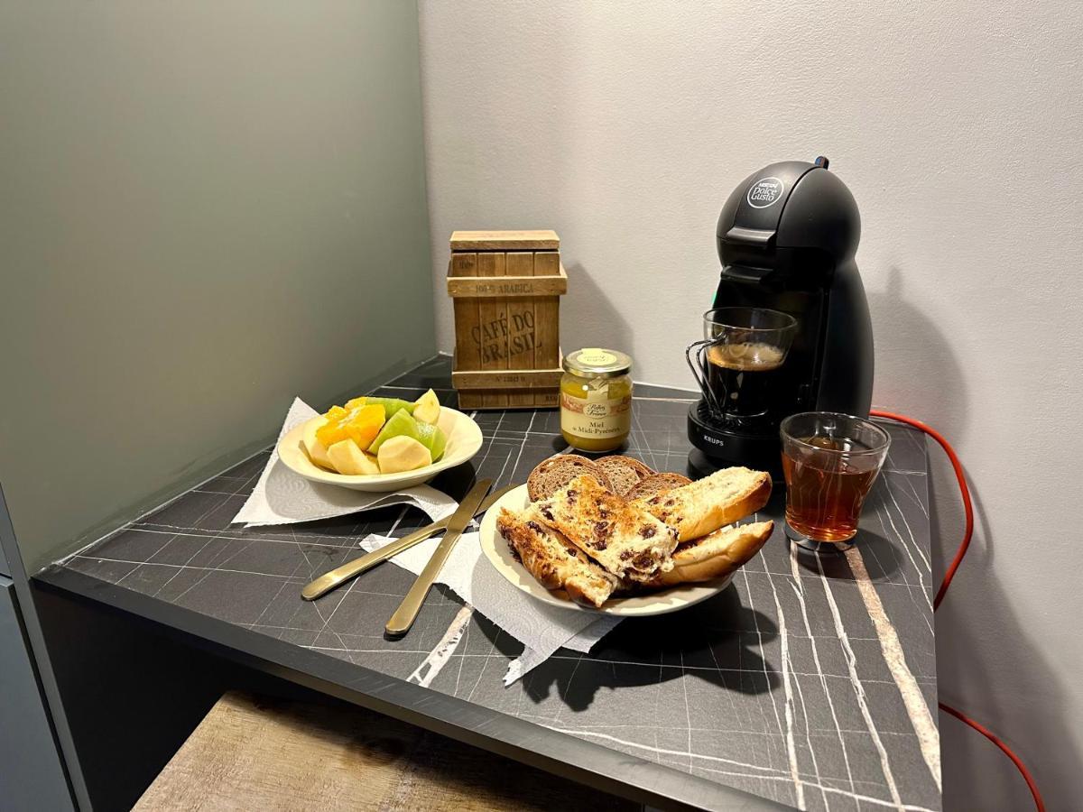 Le Lutz Apartment นีมส์ ภายนอก รูปภาพ