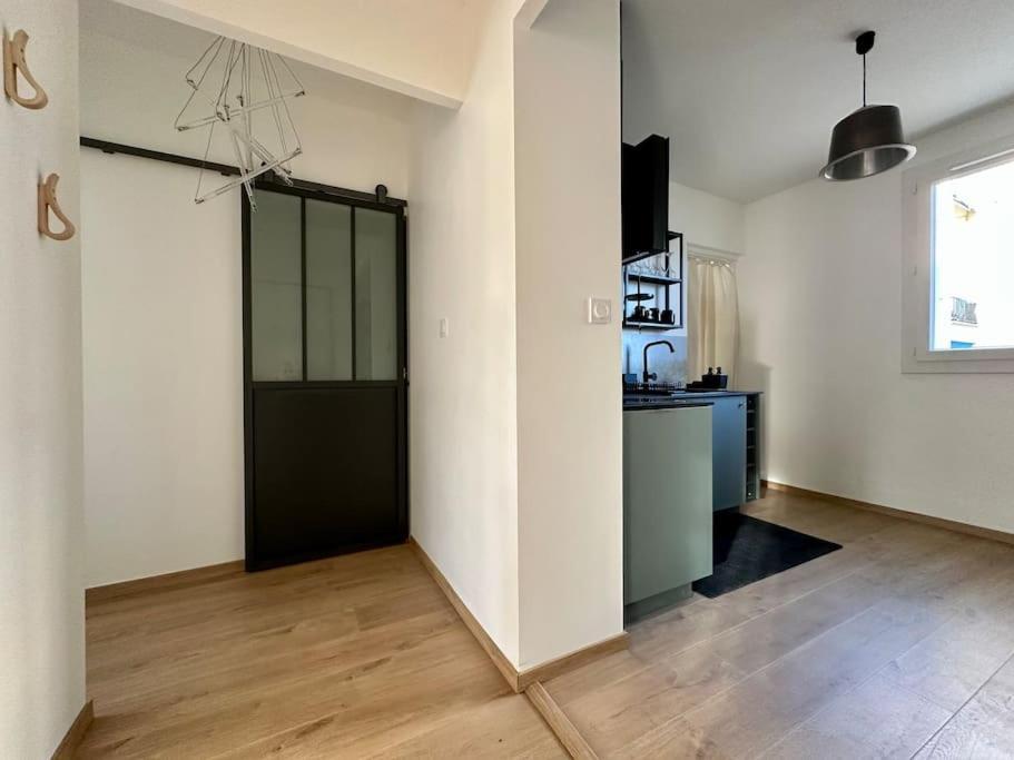 Le Lutz Apartment นีมส์ ภายนอก รูปภาพ