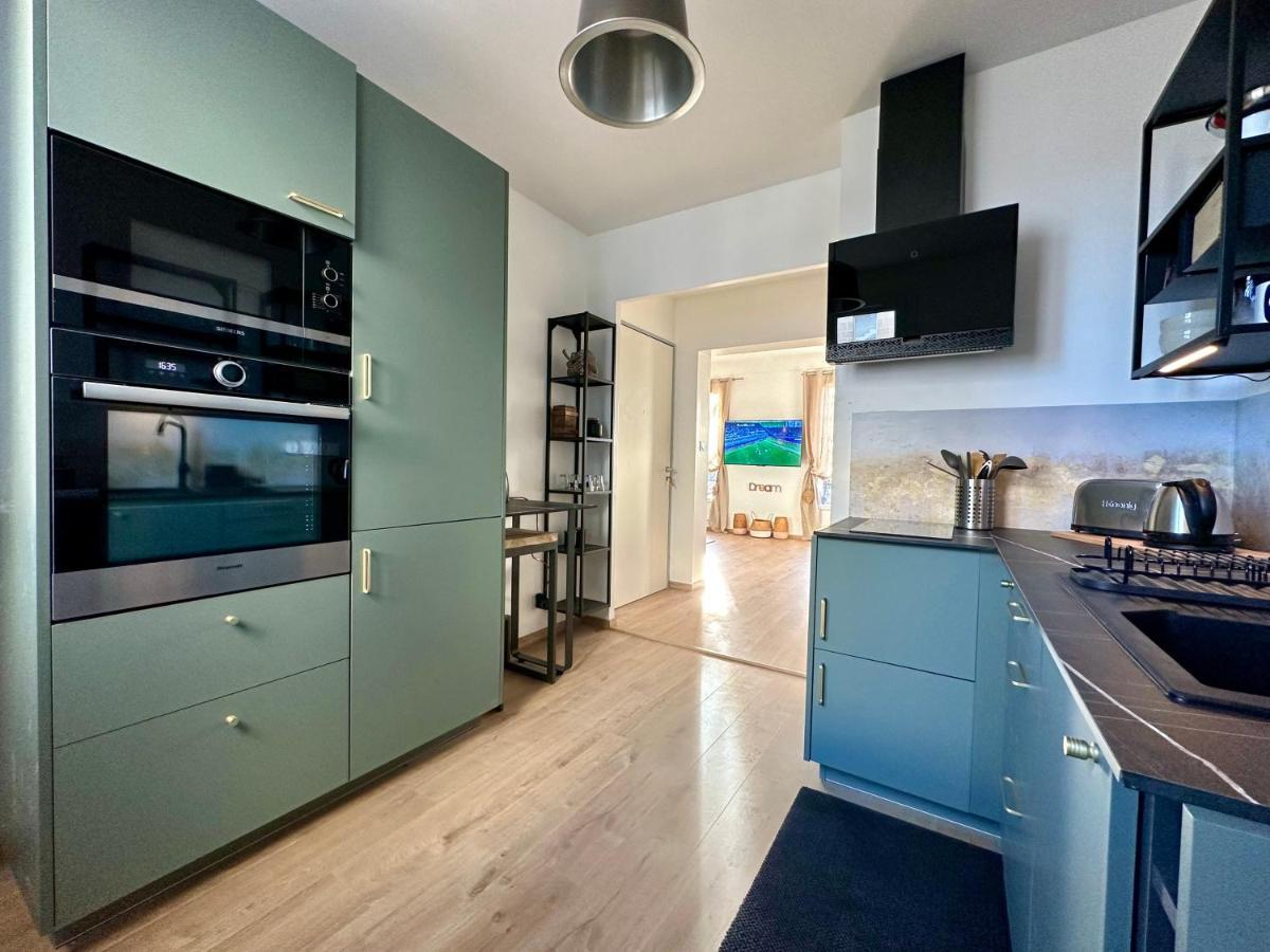 Le Lutz Apartment นีมส์ ภายนอก รูปภาพ